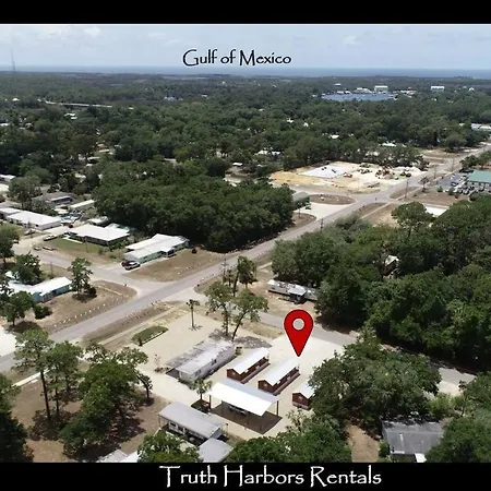 Truth Harbors Cabin 3 - Downtown Steinhatchee